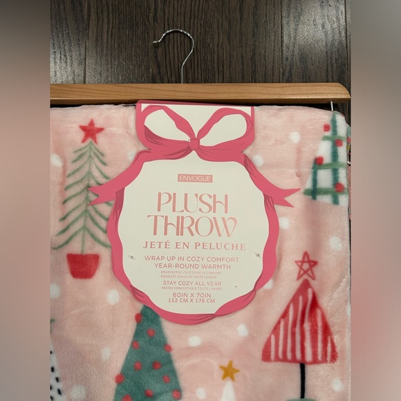 EnVogue plush throw NWT - Picture 3 of 3
